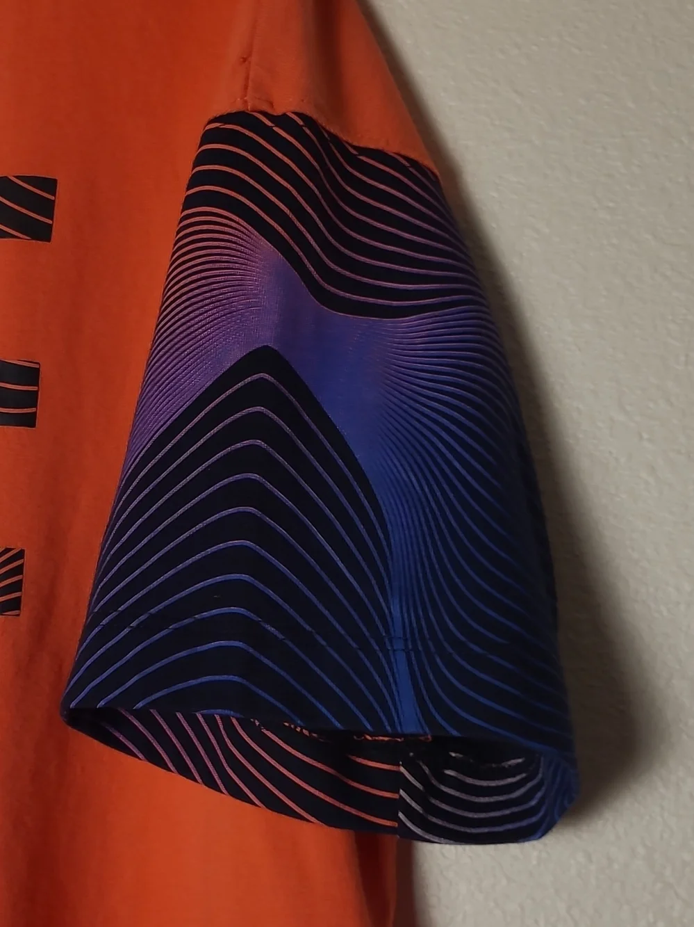 Nike Womens Boxy Cropped Graphic T Shirt Sz S Vibrant Orange Optical Wave Sleeve